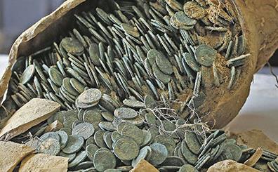 19-jars-containing-Roman-coins-in-a-park-in-southern-Spain-b.jpg