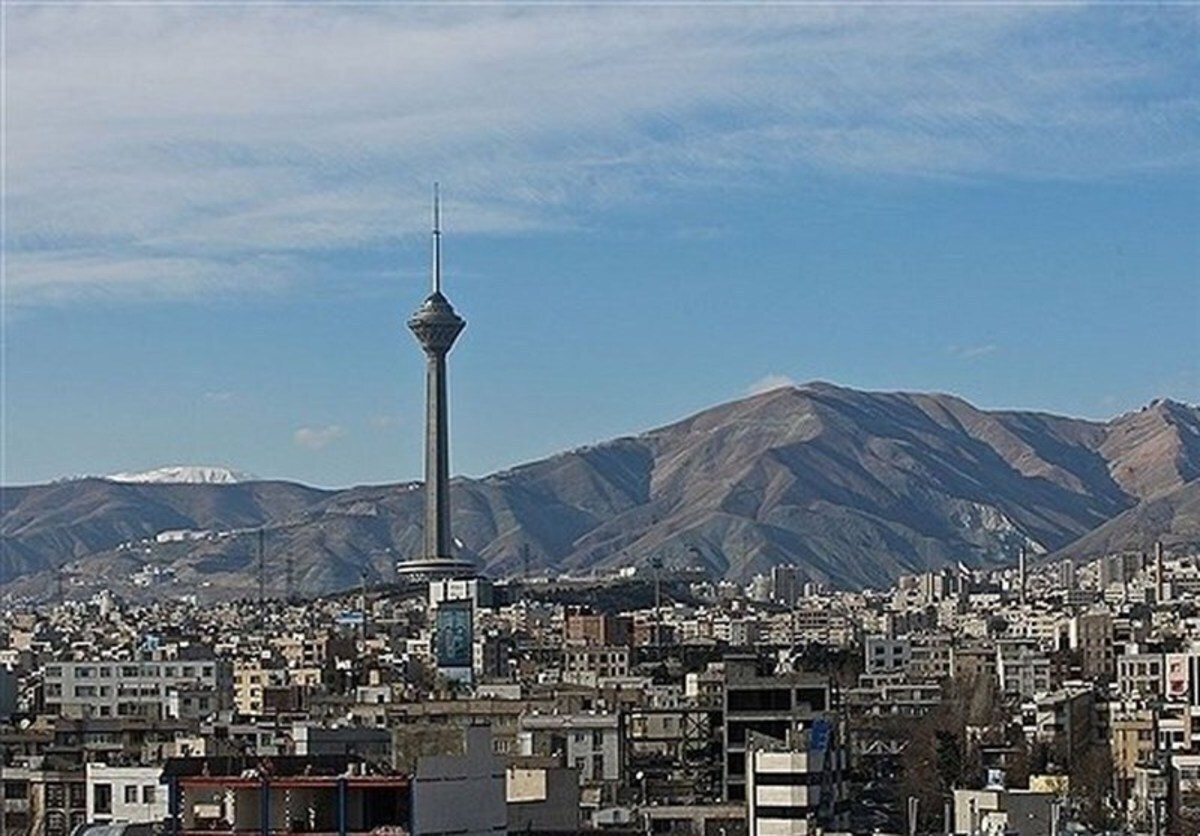 هوای تهران در مرز پاکی است