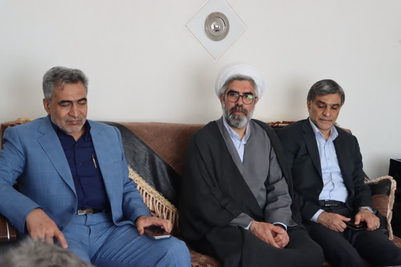 دیدار رئیس بنیاد شهید با خانواده های شهدا و ایثارگران سردشت+عکس