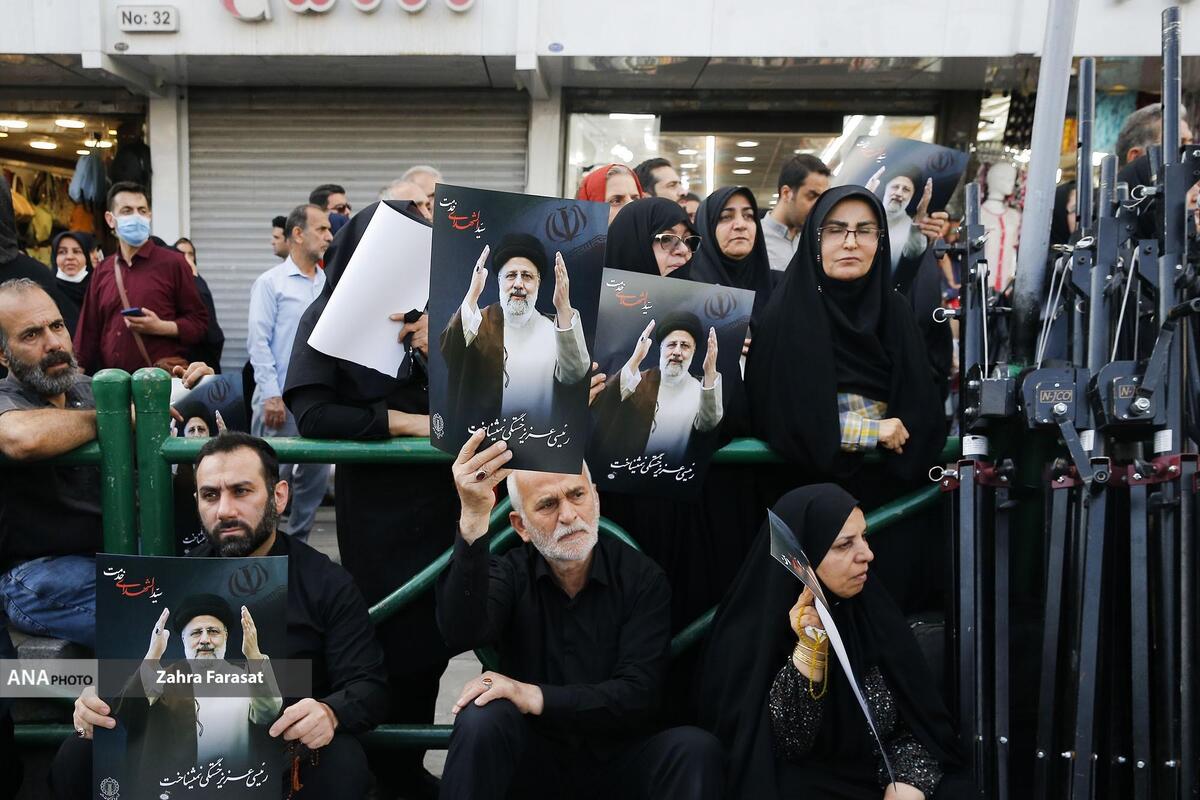 تجمع غروب عزاداران شهادت رئیس‌جمهور در تهران به روایت آنا