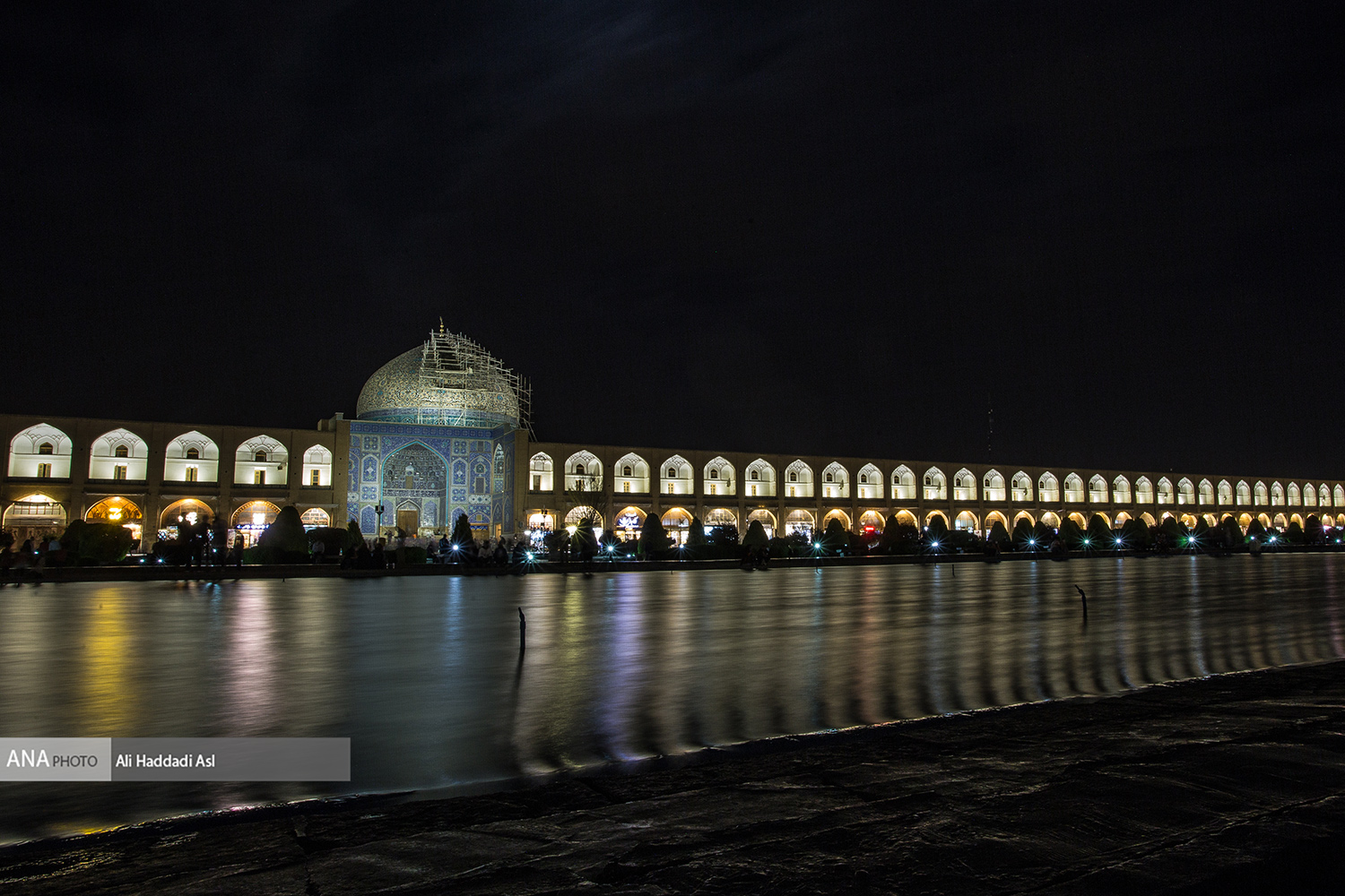 میدان نقش جهان در شب