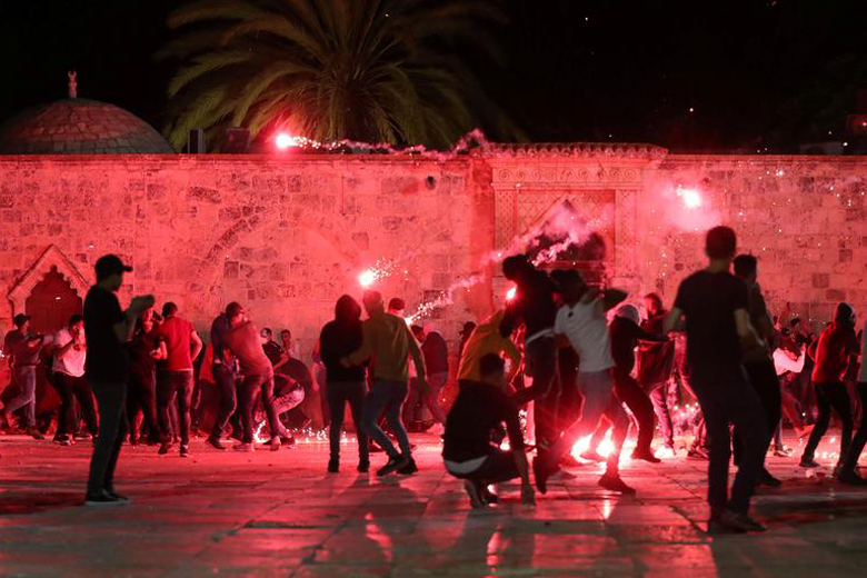 درگیری پلیس با فلسطینیان در مسجد الاقصی در بیت المقدس