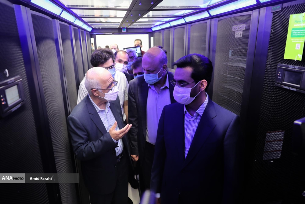 محمد جواد آذری جهرمی وزیر ارتباطات در مراسم رونمایی از ابر رایانه سیمرغ
