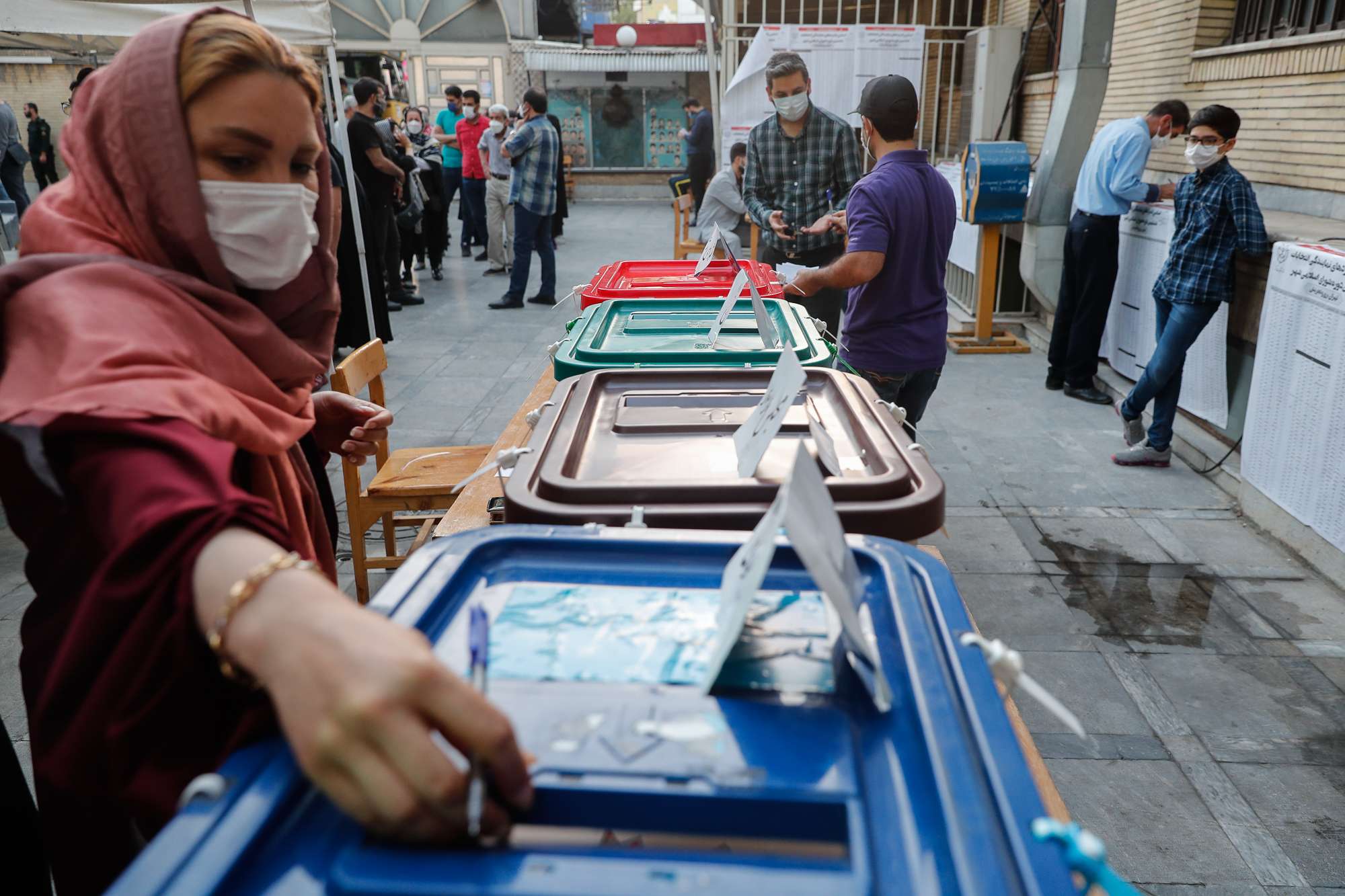 انتخابات ۱۴۰۰ در تهران در ساعات پایانی