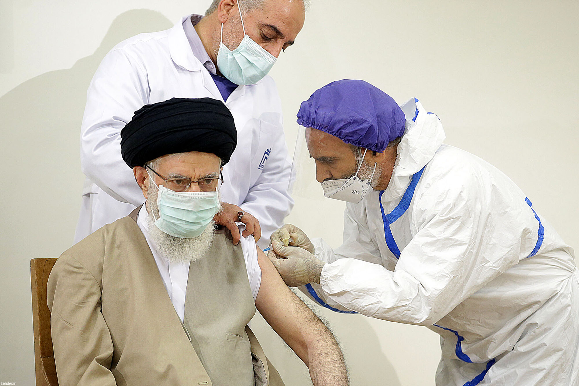 دریافت نوبت اول واکسن ایرانی کرونا توسط رهبر انقلاب