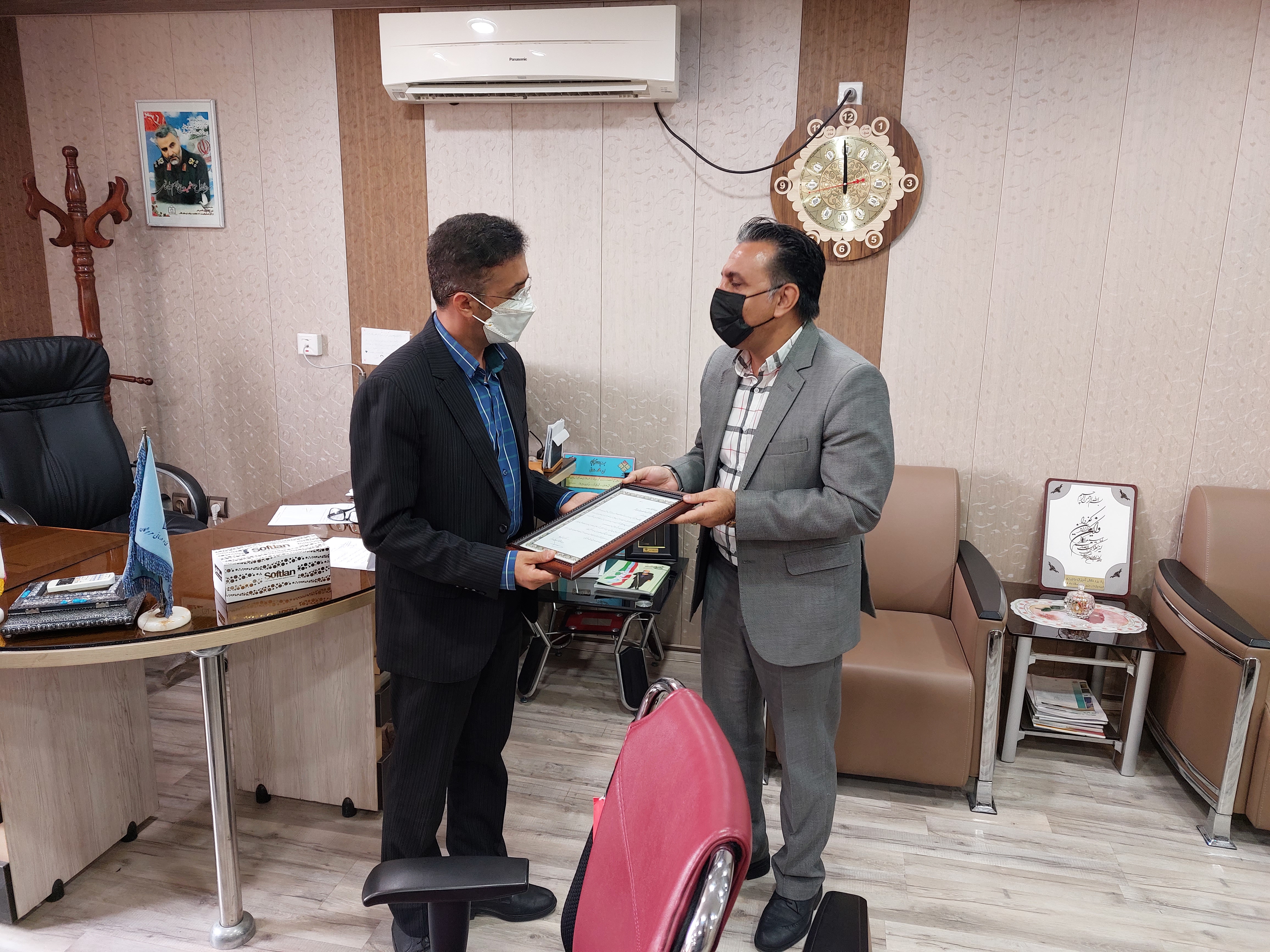 رئیس دانشگاه آزاد اسلامی واحد قشم در دیدار با مدیر شبکه و رئیس مرکز بهداشت و درمان شهرستان قشم