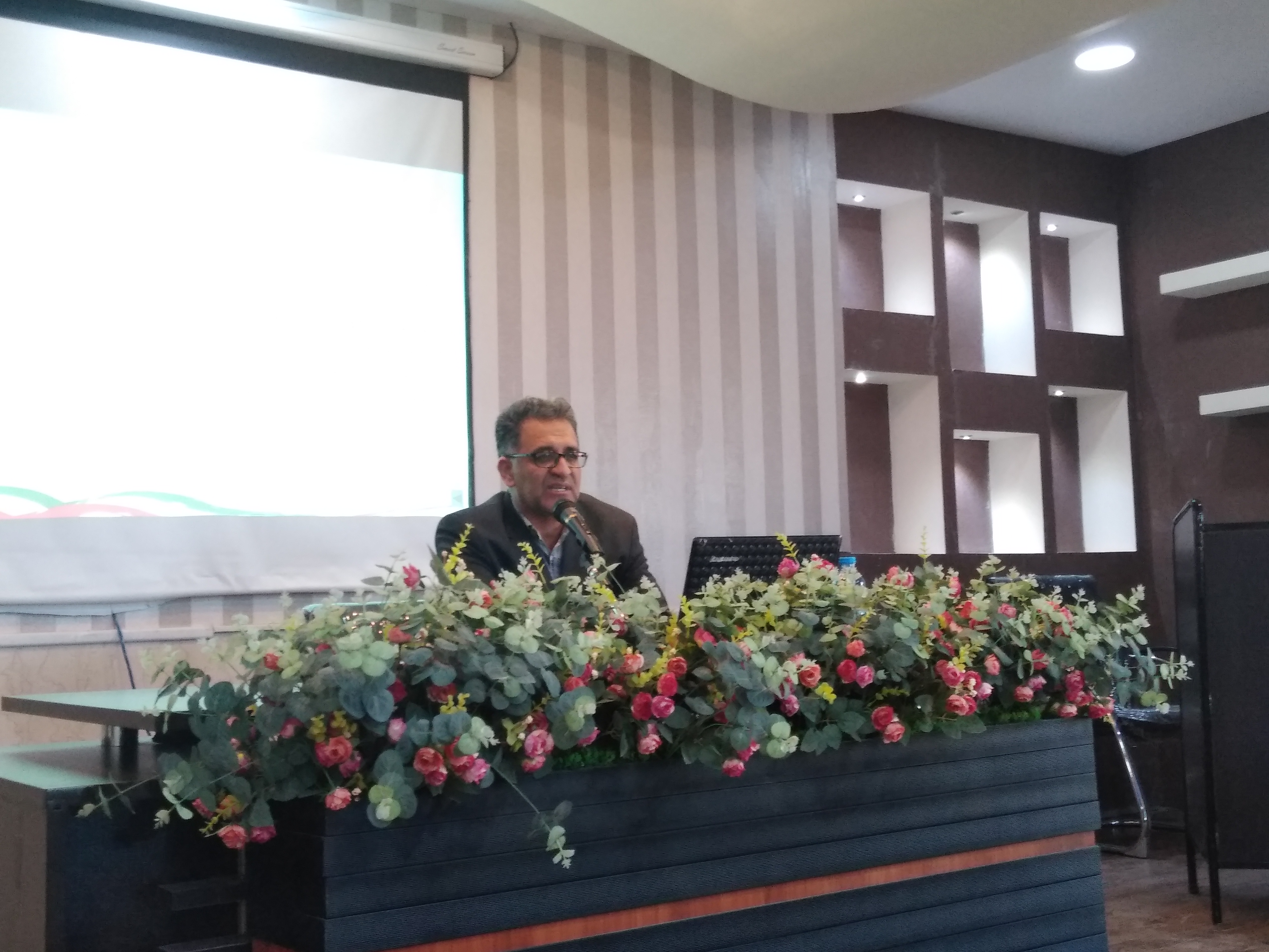 حسین زینعلی مجری و سیاست‌گذار گیاهان دارویی در وزارت جهاد کشاورزی