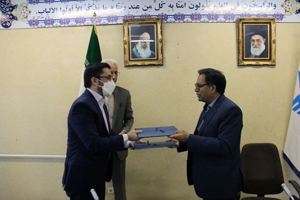 امضای تفاهم‌نامه همکاری صندوق پژوهش و فناوری دانشگاه آزاد اسلامی با واحد رودهن