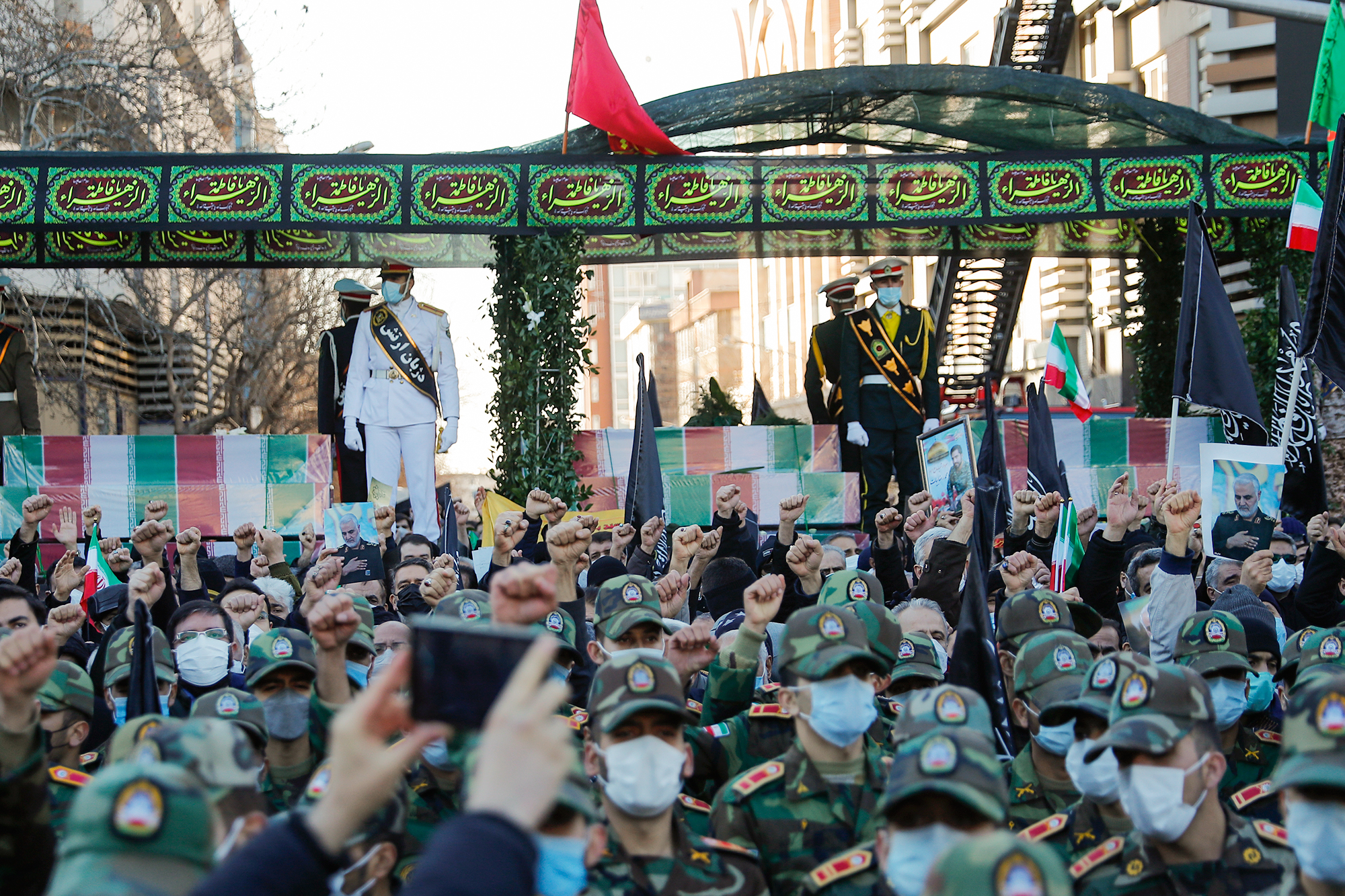 مراسم تشییع پیکر ١۵٠ شهید دفاع مقدس از مقابل دانشگاه تهران