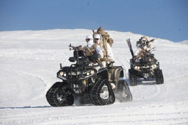 سربازان در برف