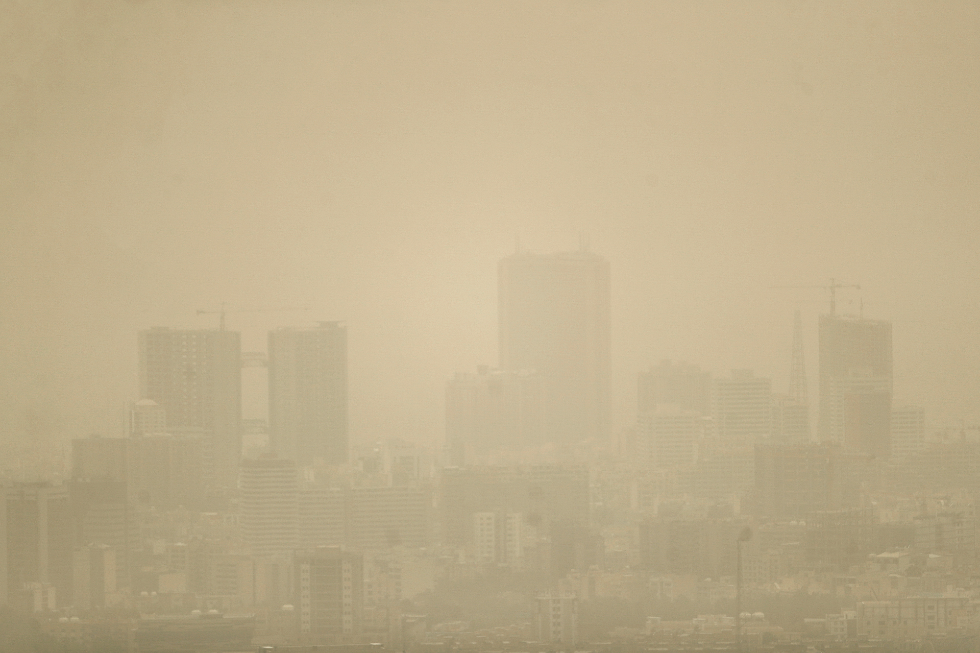 آلودگی هوای تهران در اثر ریزگردها و گرد و غبار