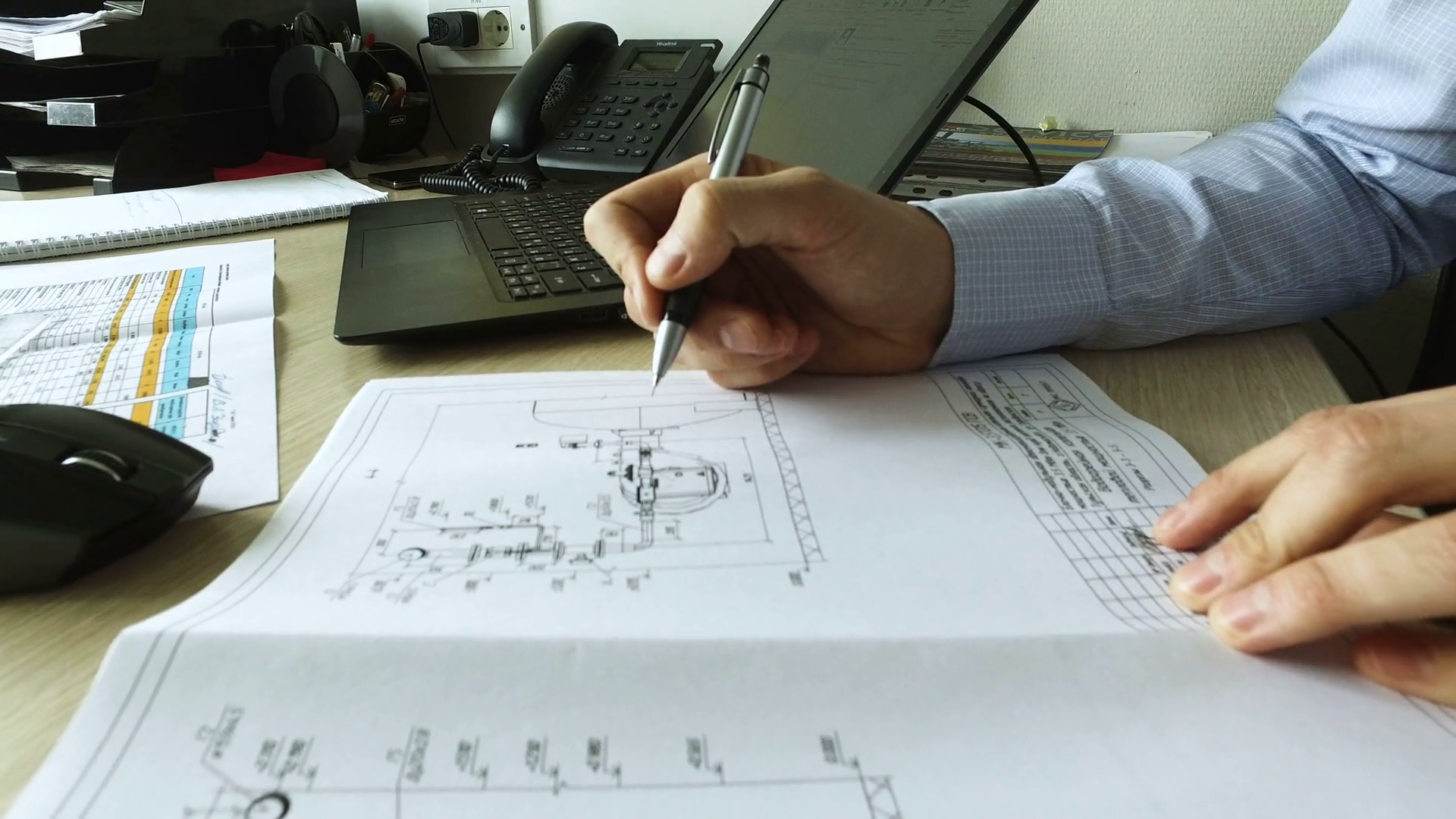 engineering-technical-worker-engineer-studying-the-drawings-of-an-equipment-4k_sszkcumwox_thumbnail-full01.png