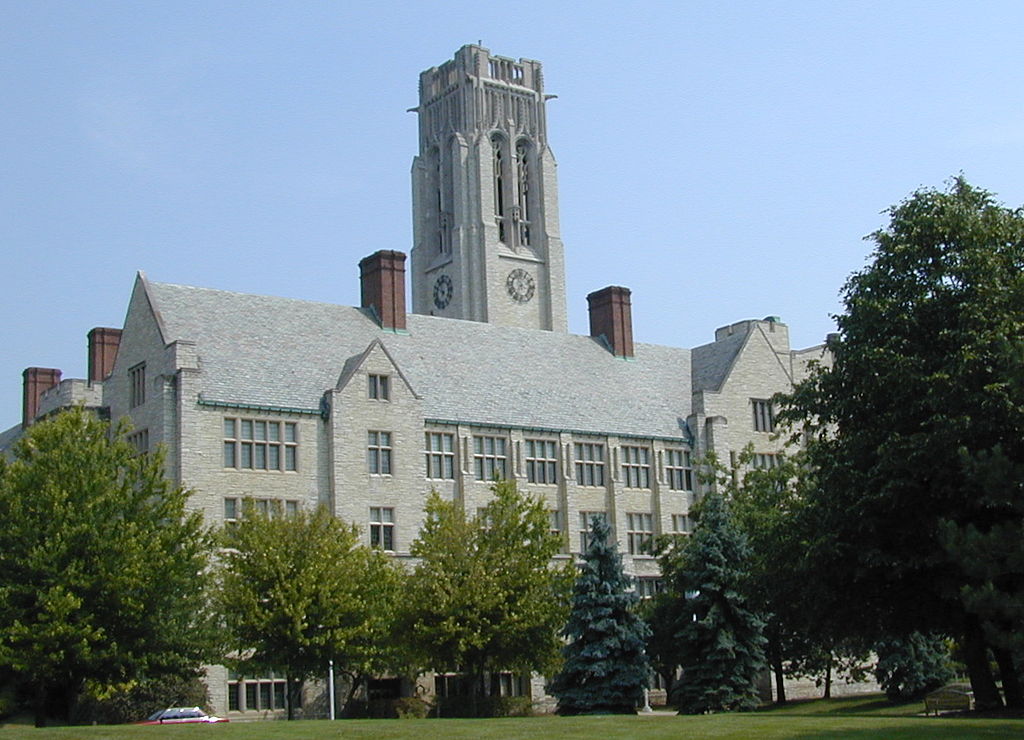 1024px-University_Hall,_University_of_Toledo.jpg