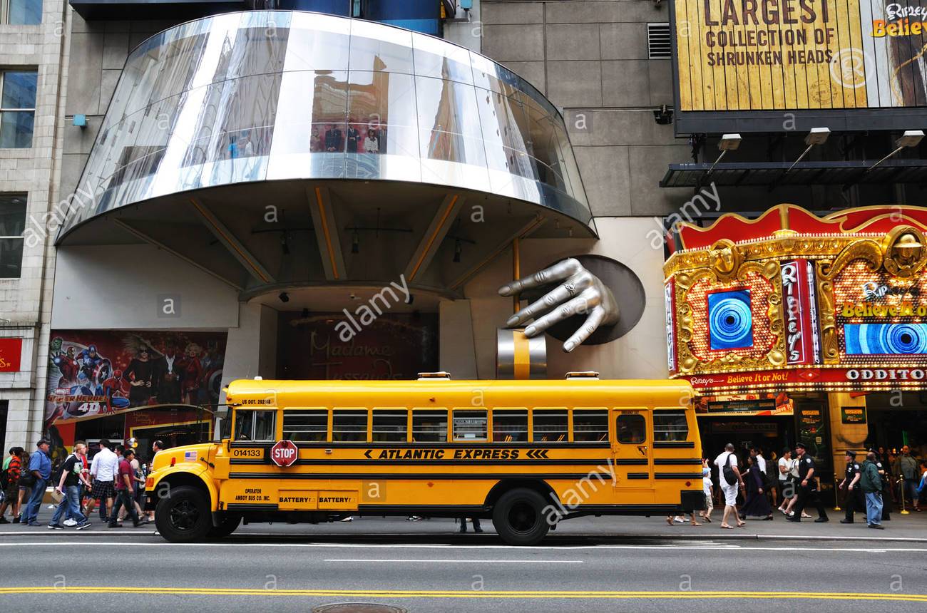 school-bus-in-broadway-at-madame-tussuads-museum-new-york-city-usa-D05FEY.jpg