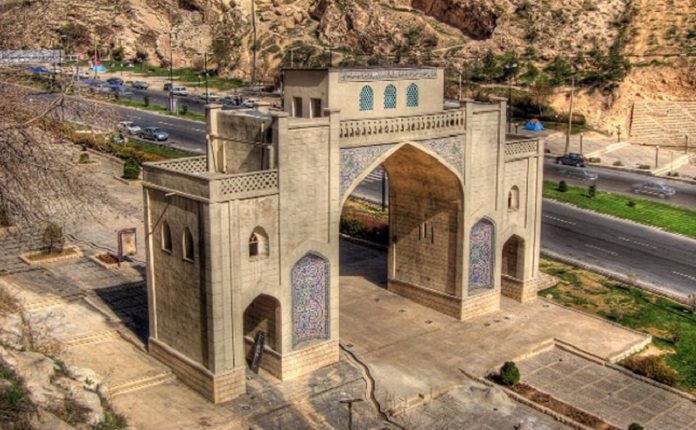 دروازه-قرآن-شیراز-696x519.jpg