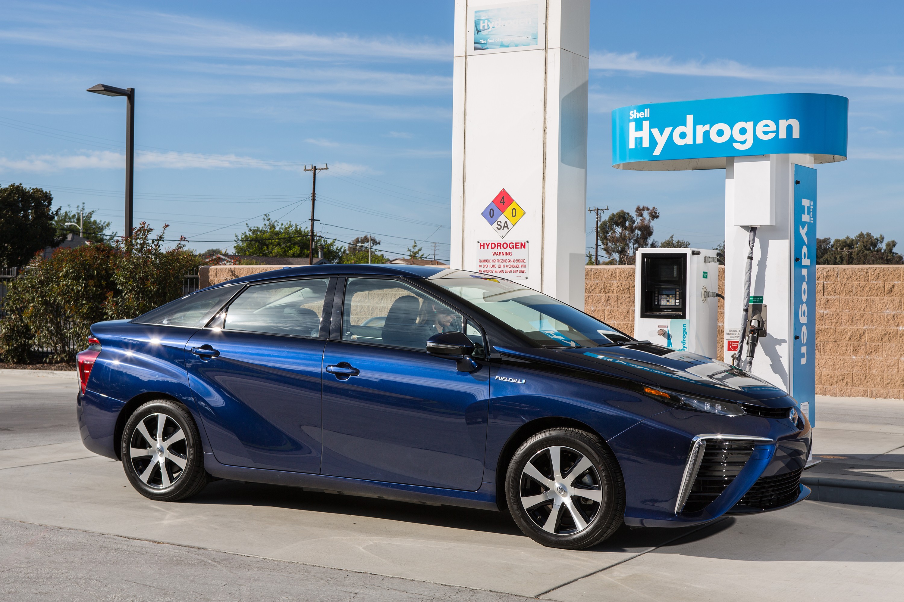 2016-toyota-mirai-review-review_6.jpg