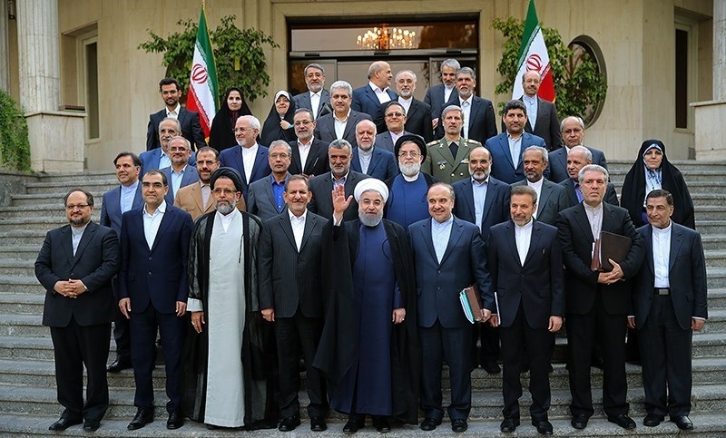 First_cabinet_picture_of_Rouhani_II_government.jpg