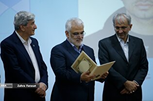 تكريم نخبة الباحثين والتقنيين في ایران