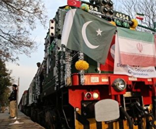 إيران وباكستان تتفقان على تسهيل الإجراءات الجمركية وتحديث السكك الحديدية