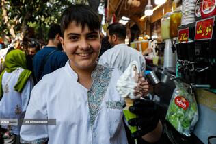 شهدت طهران هذا الأسبوع درجات حرارة بلغت 40 درجة مئوية، واجتاحت موجة صيف حارقة العاصمة.