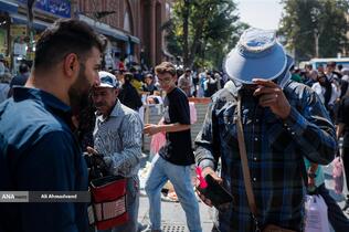 شهدت طهران هذا الأسبوع درجات حرارة بلغت 40 درجة مئوية، واجتاحت موجة صيف حارقة العاصمة.