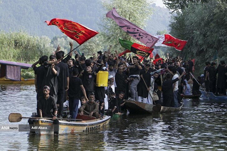 Traditional Muharram Procession on Boats in Kashmir (Exclusive)