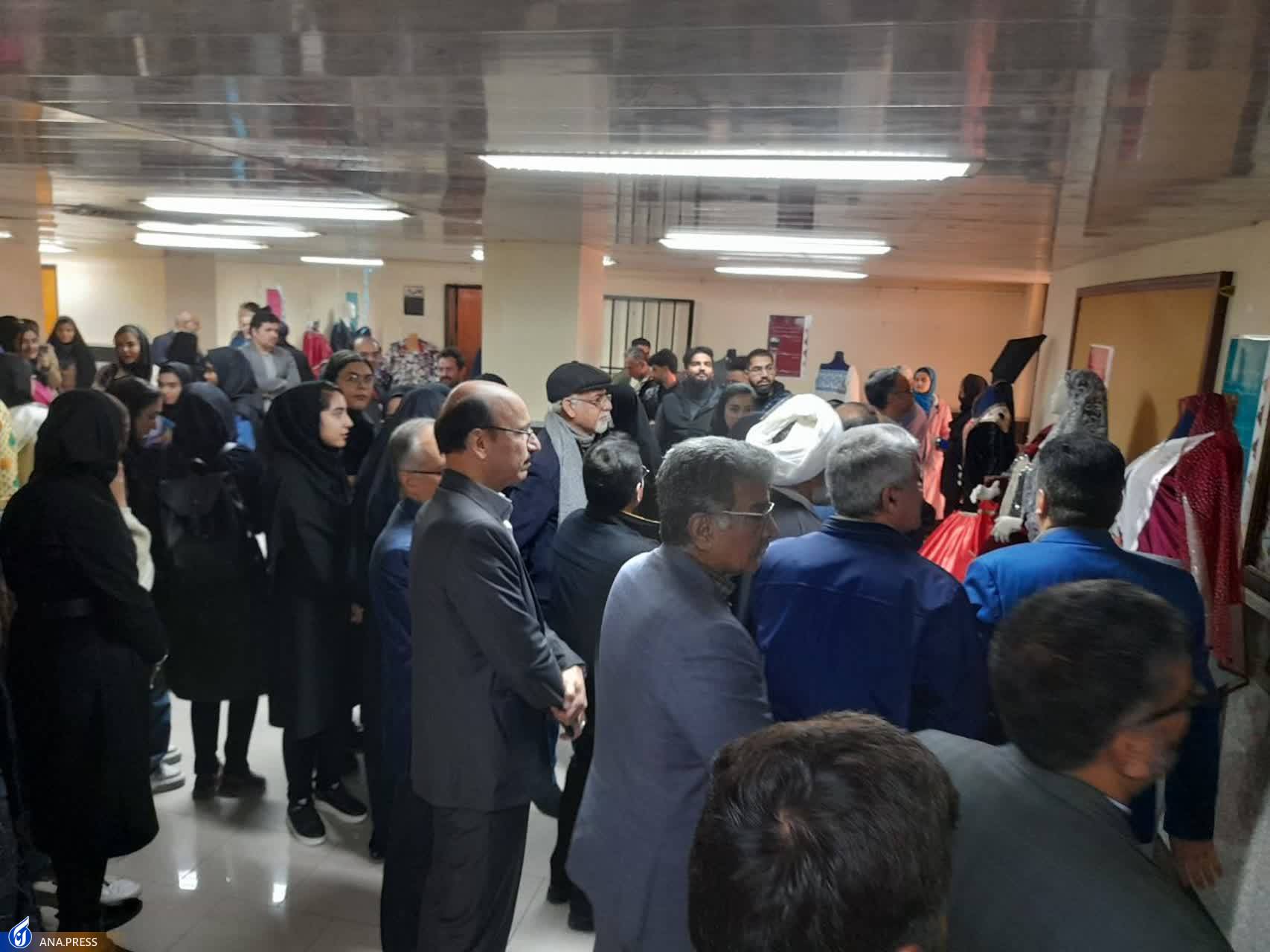 برپایی نمایشگاه بازسازی پوشاک مردان و زنان سرزمین ایران با ۳۷ اثر