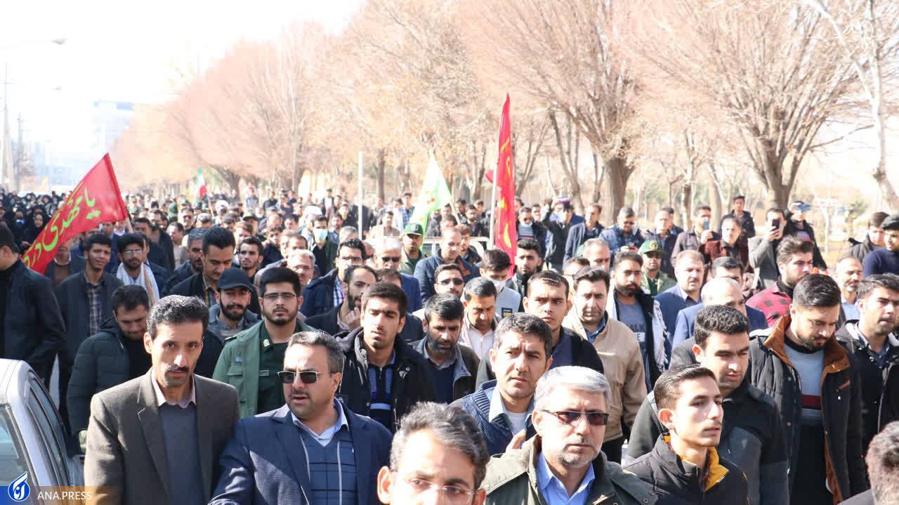 تشییع پیکر مطهر شهید امنیت روی دست دانشگاهیان تشییع پیکر مطهر شهید امنیت روی دست دانشگاهیان