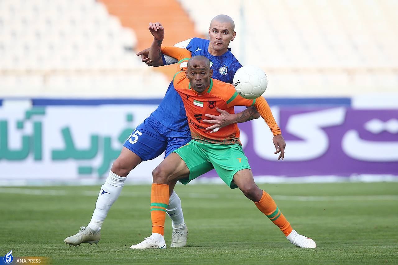 استقلال هافبک ندارد، ساپینتو مهاجمان را عوض میکند! استقلال هافبک ندارد، ساپینتو مهاجمان را عوض میکند!