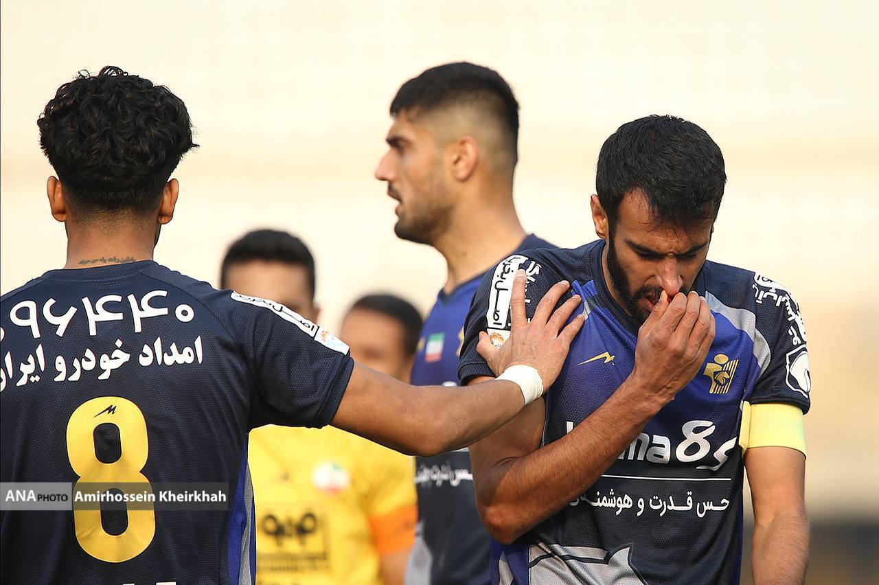 اعتراض بیمورد مورایس به بازیکن مصدوم پیکان+ عکس اعتراض بیمورد مورایس به بازیکن مصدوم پیکان+ عکس