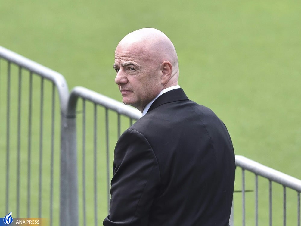 وقتی سلفی اینفانتینو با تابوت پله جنجال آفرین شد وقتی سلفی اینفانتینو با تابوت پله جنجال آفرین شد