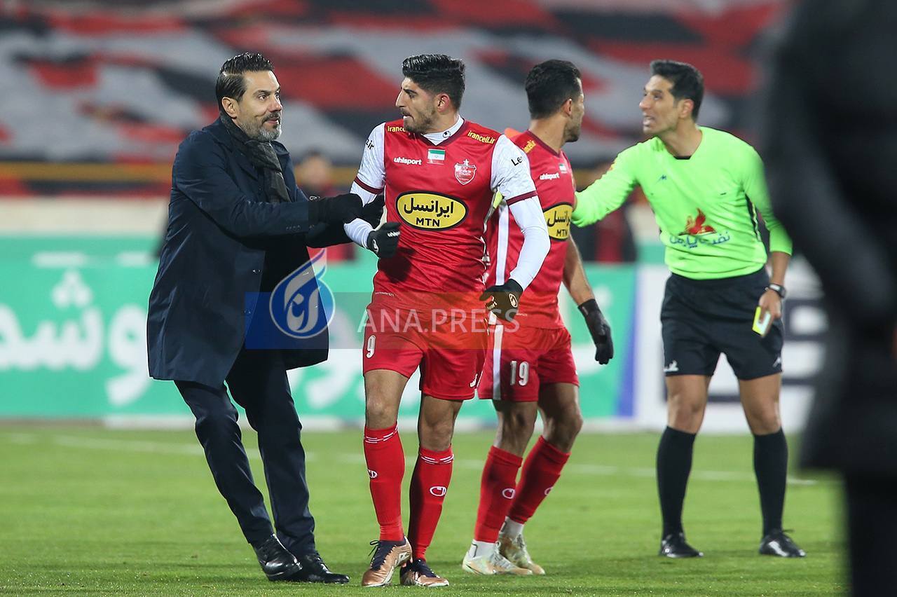 جنجالی ترین صحنه از بازی پرسپولیس ؛ بازیکن نساجی به ترابی چه گفت؟+تصاویر