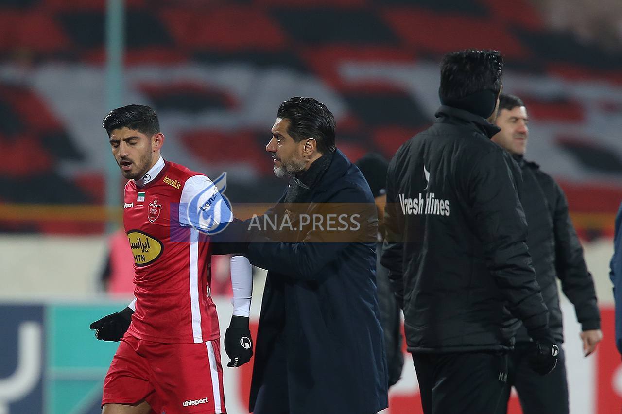 جنجالی ترین صحنه از بازی پرسپولیس ؛ بازیکن نساجی به ترابی چه گفت؟+تصاویر