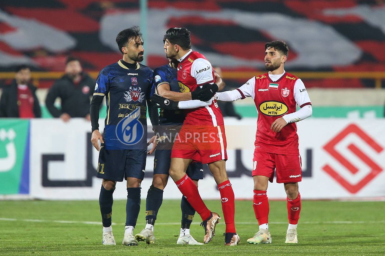 جنجالی ترین صحنه از بازی پرسپولیس ؛ بازیکن نساجی به ترابی چه گفت؟+تصاویر