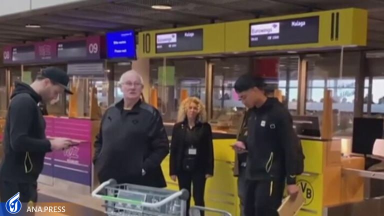 جنجال پدیده انگلیسیها به خاطر به همراه نداشتن گذرنامه جنجال پدیده انگلیسیها به خاطر به همراه نداشتن گذرنامه