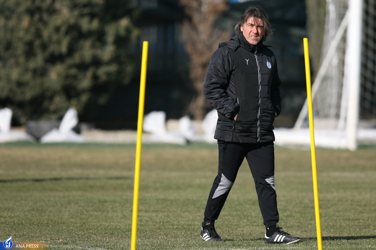 پایان شایعات پیرامون ساپینتو و گفتوگوی مربی استقلال با کاپیتان+تصاویر پایان شایعات پیرامون ساپینتو و گفتوگوی مربی استقلال با کاپیتان+تصاویر