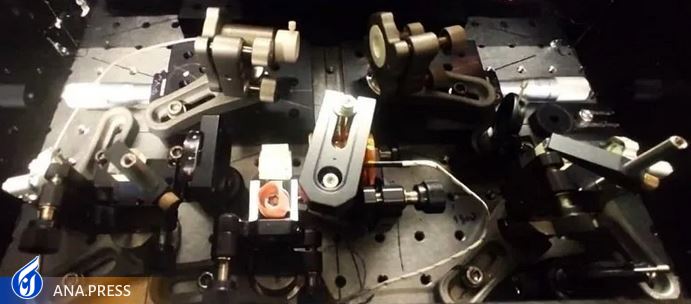 منبع نور دو پرتو نور درهمتنیده تولید میکند منبع نور دو پرتو نور درهمتنیده تولید میکند