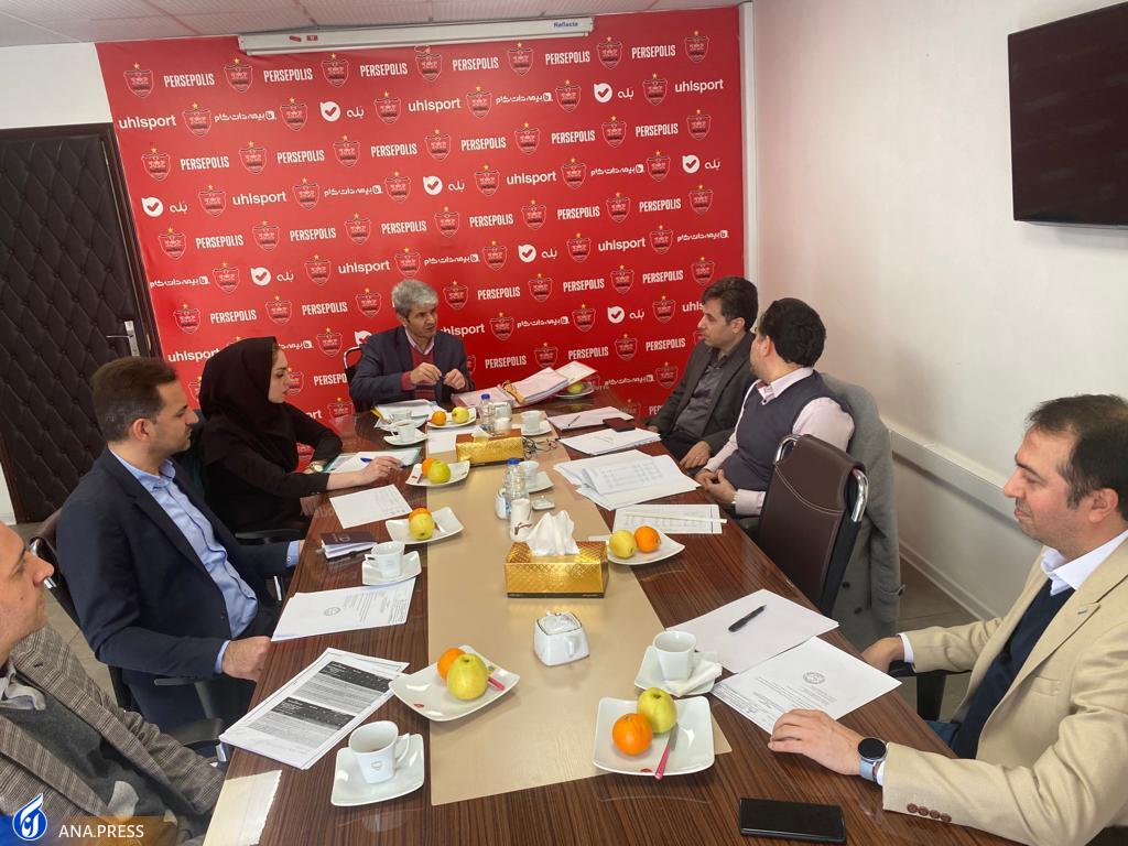 شرایط سخت فدراسیون فوتبال برای اخذ مجوز باشگاهی استقلال و پرسپولیس