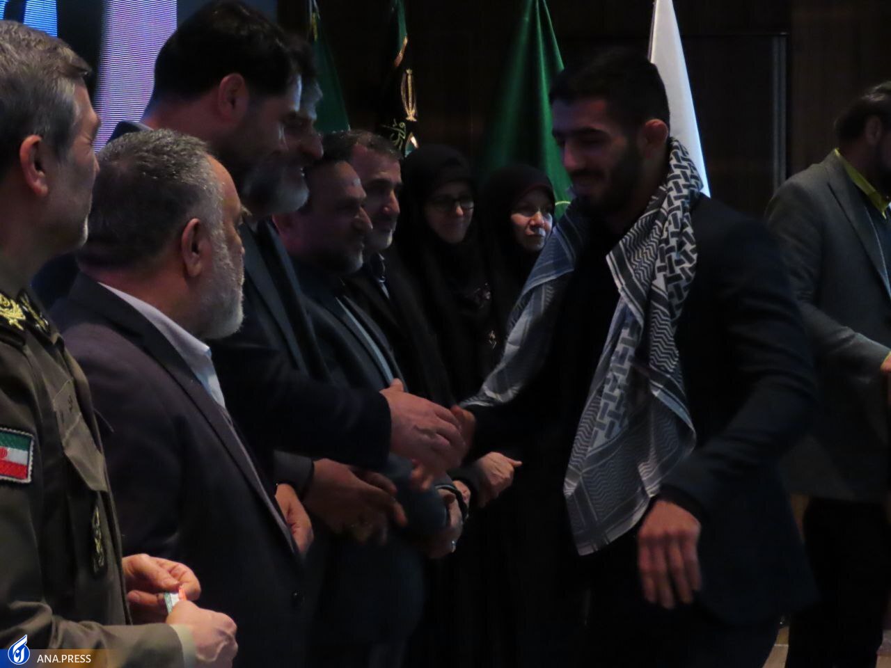 تقدیر از ورزشکاران جوانمرد در سالگرد شهید قاسم سلیمانی+تصاویر تقدیر از ورزشکاران جوانمرد در سالگرد شهید قاسم سلیمانی+تصاویر