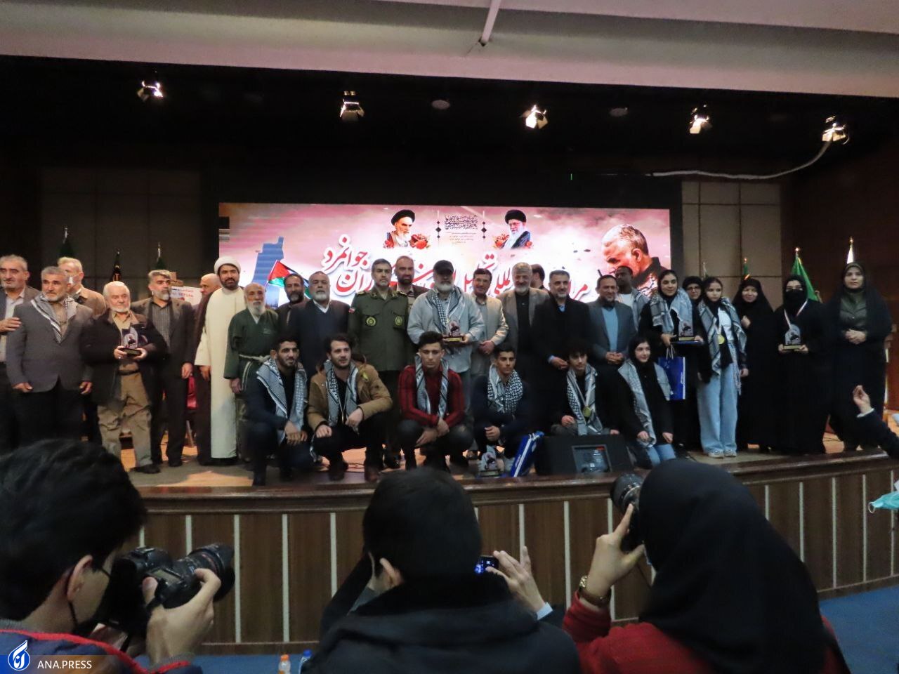 تقدیر از ورزشکاران جوانمرد در سالگرد شهید قاسم سلیمانی+تصاویر تقدیر از ورزشکاران جوانمرد در سالگرد شهید قاسم سلیمانی+تصاویر