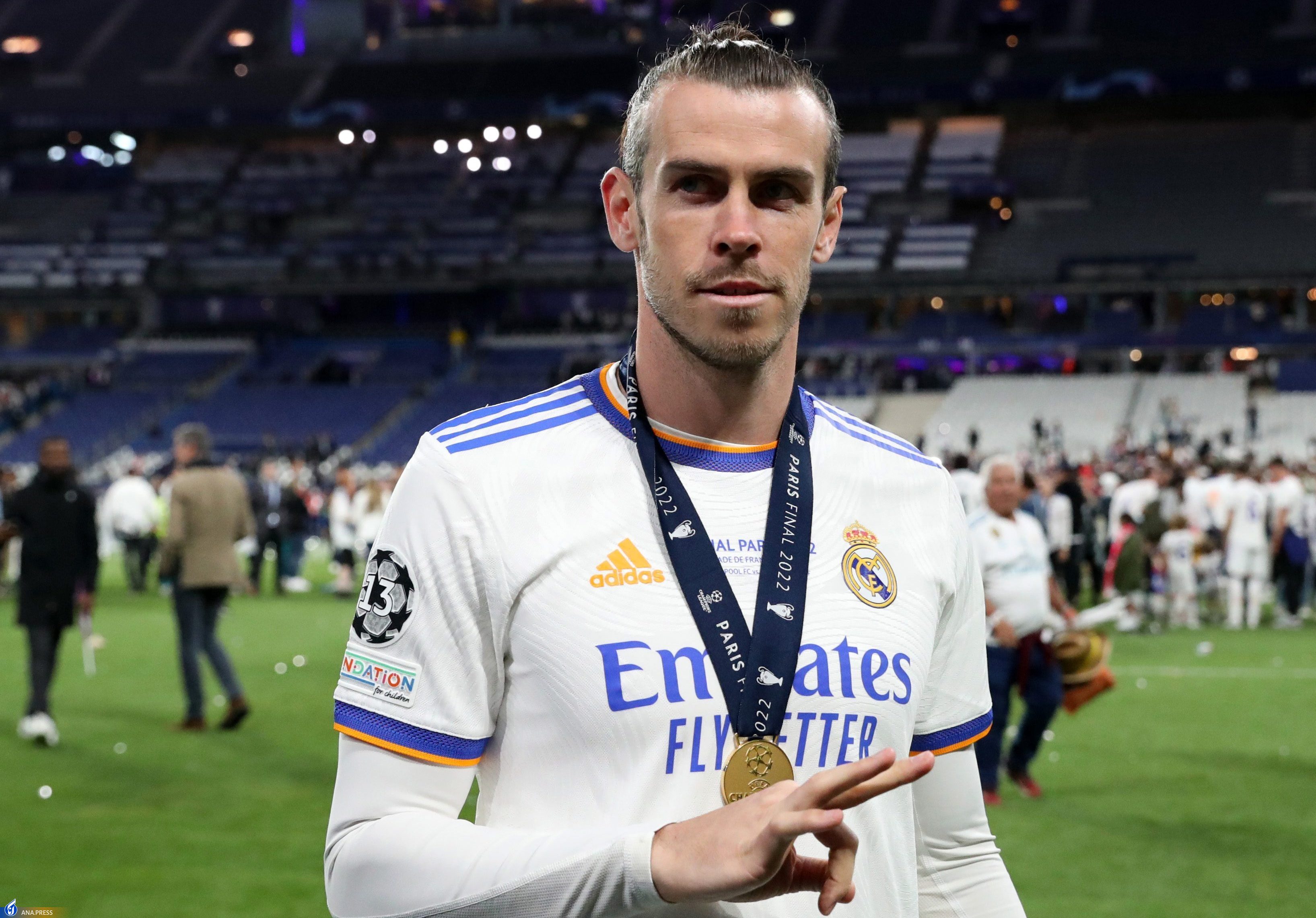 کتاب ۱۷ ساله گرت بیل بسته شد؛ ستاره‌ای که همیشه نورانی نبود