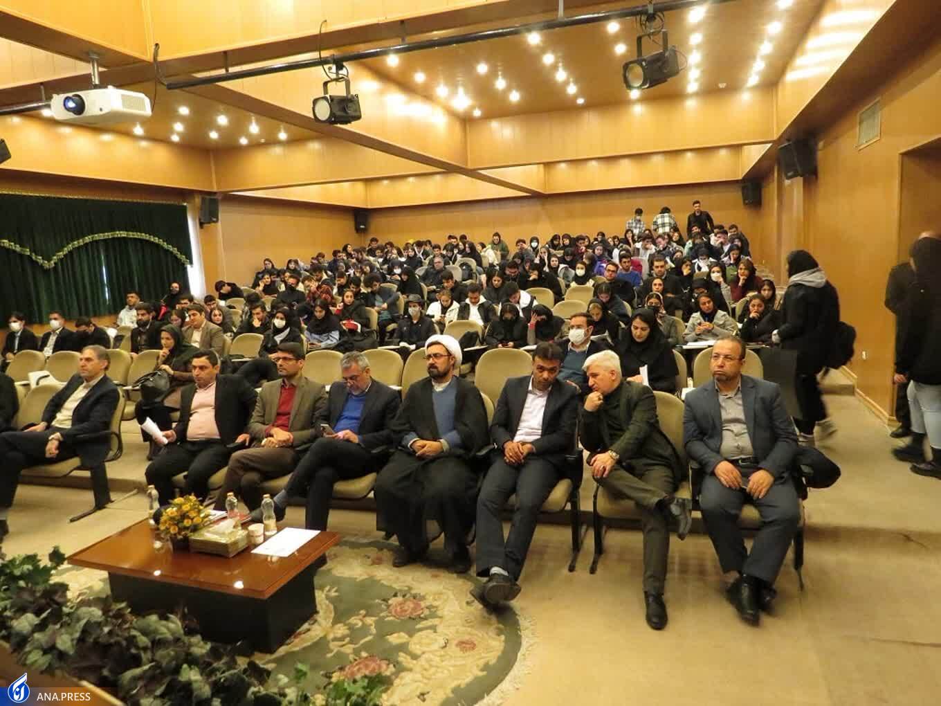 ۴۰ درصد دانشجویان در حوزه علوم انسانی تحصیل میکنند ۴۰ درصد دانشجویان در حوزه علوم انسانی تحصیل میکنند