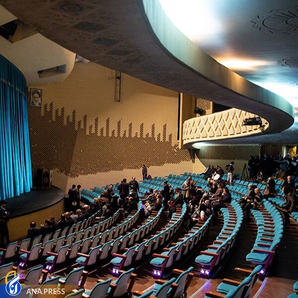 وضعیت تکنیکی و تجهیزات فنی سالنهای اجرایی جشنواره تئاتر فجر چگونه است وضعیت تکنیکی و تجهیزات فنی سالنهای اجرایی جشنواره تئاتر فجر چگونه است