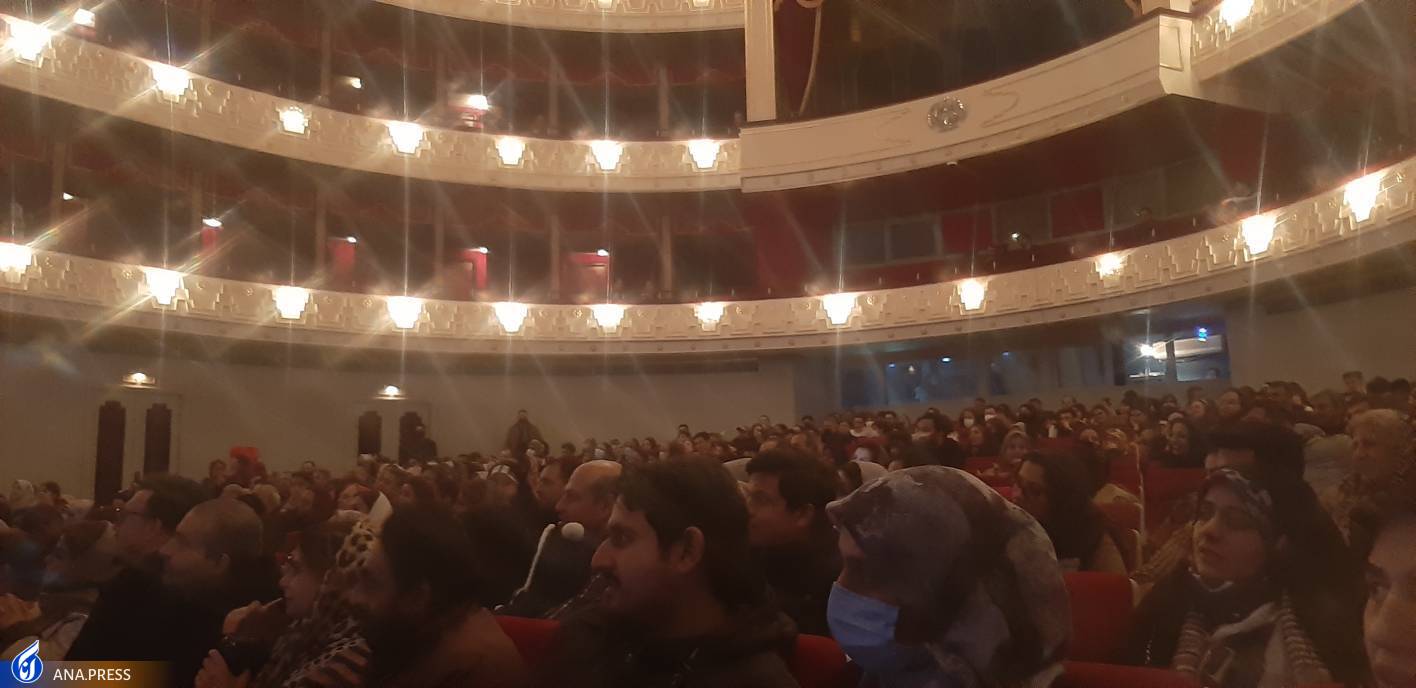 ازدحام علاقه‌مندان موسیقی و اجرای پرشور شاد و ریتمیک «امید جهان»