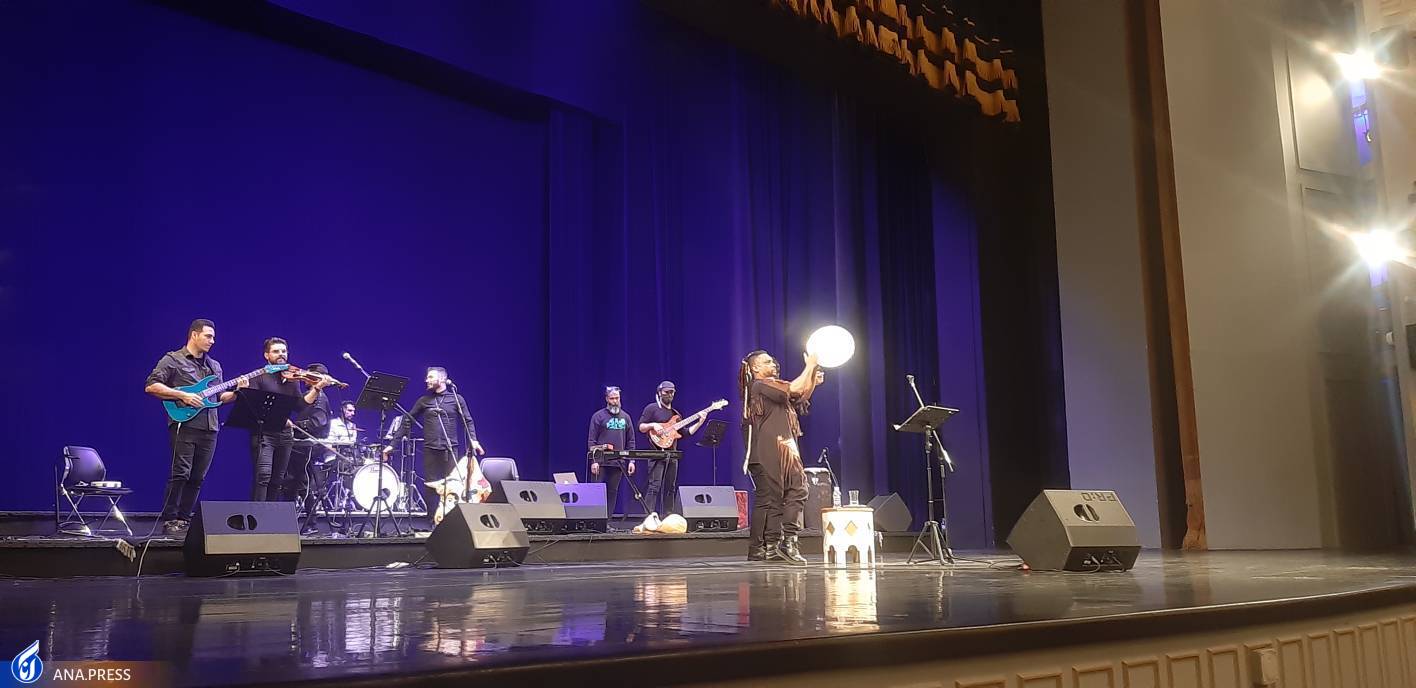 ازدحام علاقهمندان موسیقی و اجرای پرشور شاد و ریتمیک «امید جهان» ازدحام علاقهمندان موسیقی و اجرای پرشور شاد و ریتمیک «امید جهان»