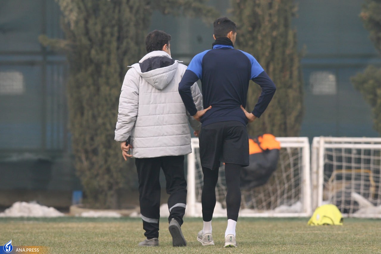 برخورد گرم ساپینتو با گلر جوان و ادامه غیبت دو بازیکن در برنامههای گروهی+تصاویر برخورد گرم ساپینتو با گلر جوان و ادامه غیبت دو بازیکن در برنامههای گروهی+تصاویر