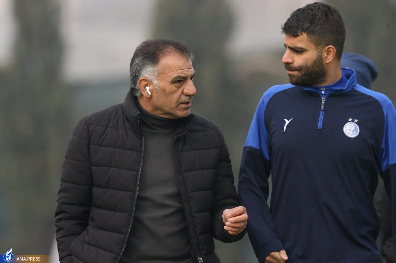 برخورد گرم ساپینتو با گلر جوان و ادامه غیبت دو بازیکن در برنامههای گروهی+تصاویر برخورد گرم ساپینتو با گلر جوان و ادامه غیبت دو بازیکن در برنامههای گروهی+تصاویر