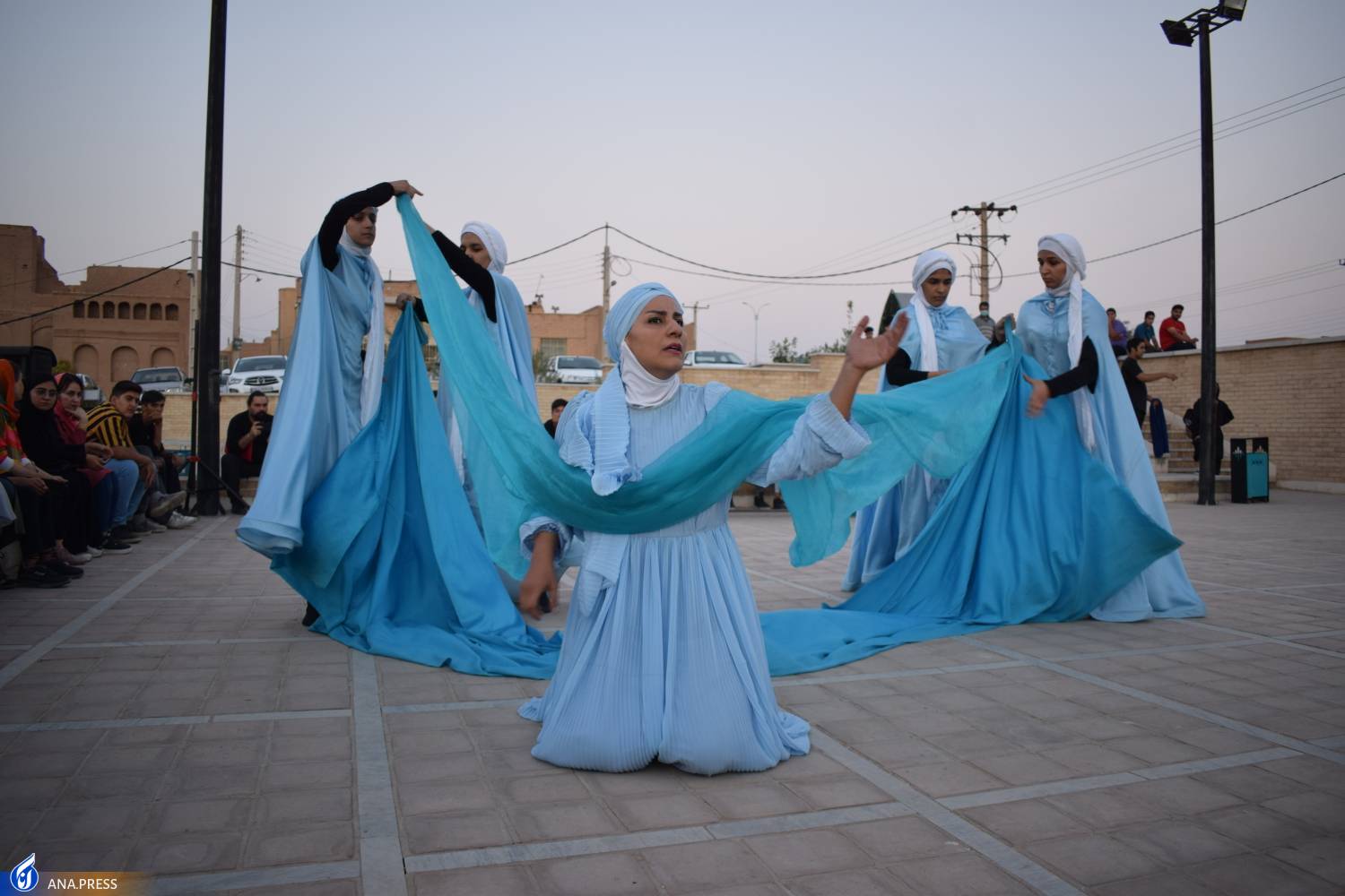 وقتی نمایش های خیابانی فجر با نام اهل بیت (ع) آغاز می شوند