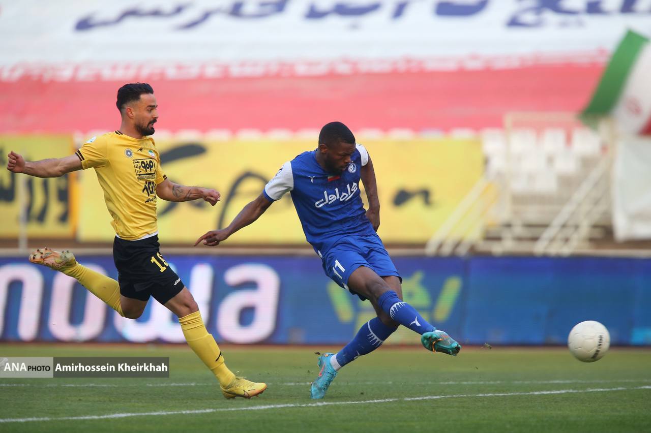 گزارش تصویری از دیدار سپاهان و استقلال در یک بازی مهیج گزارش تصویری از دیدار سپاهان و استقلال در یک بازی مهیج