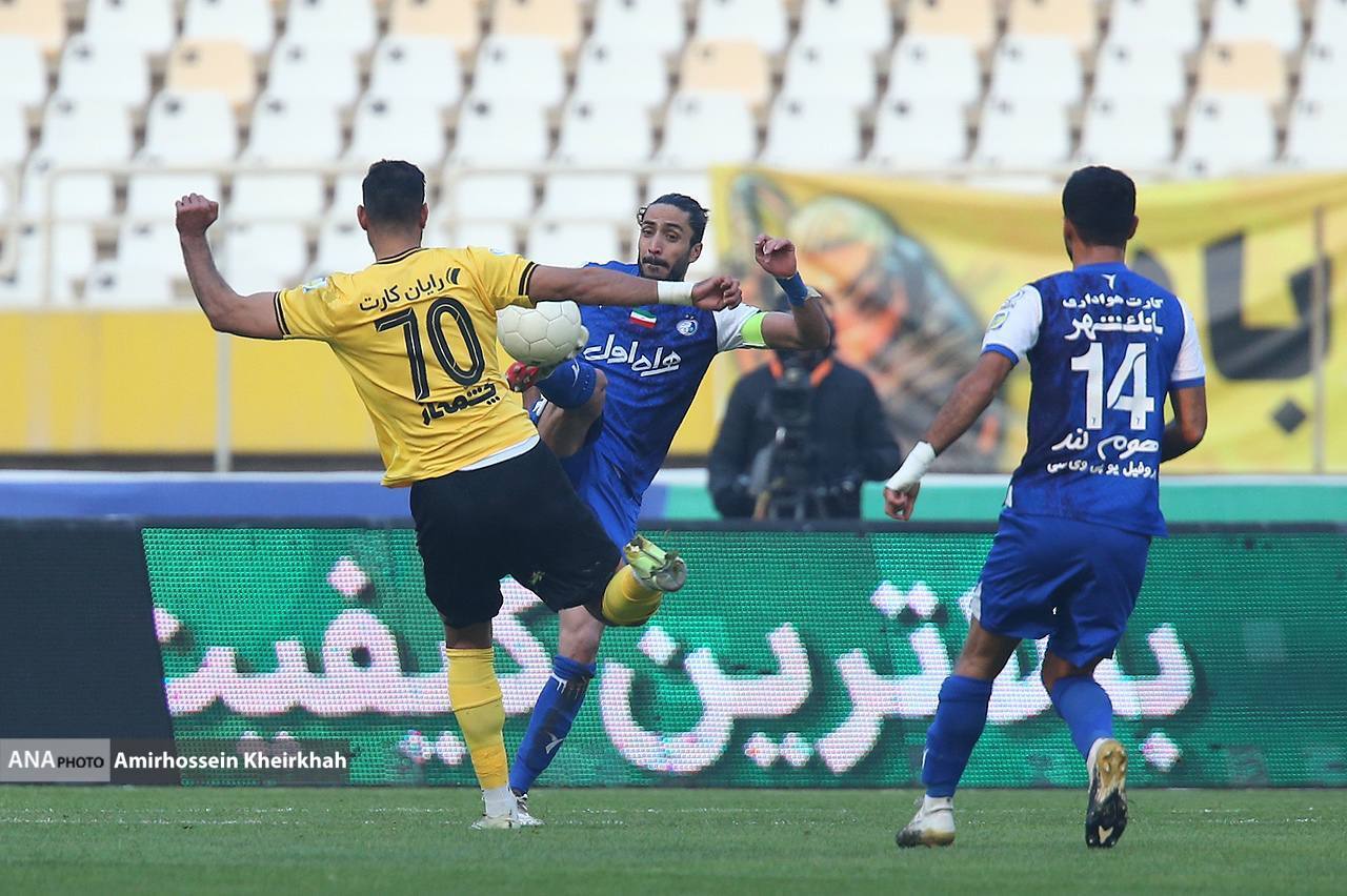 گزارش تصویری از دیدار سپاهان و استقلال در یک بازی مهیج گزارش تصویری از دیدار سپاهان و استقلال در یک بازی مهیج
